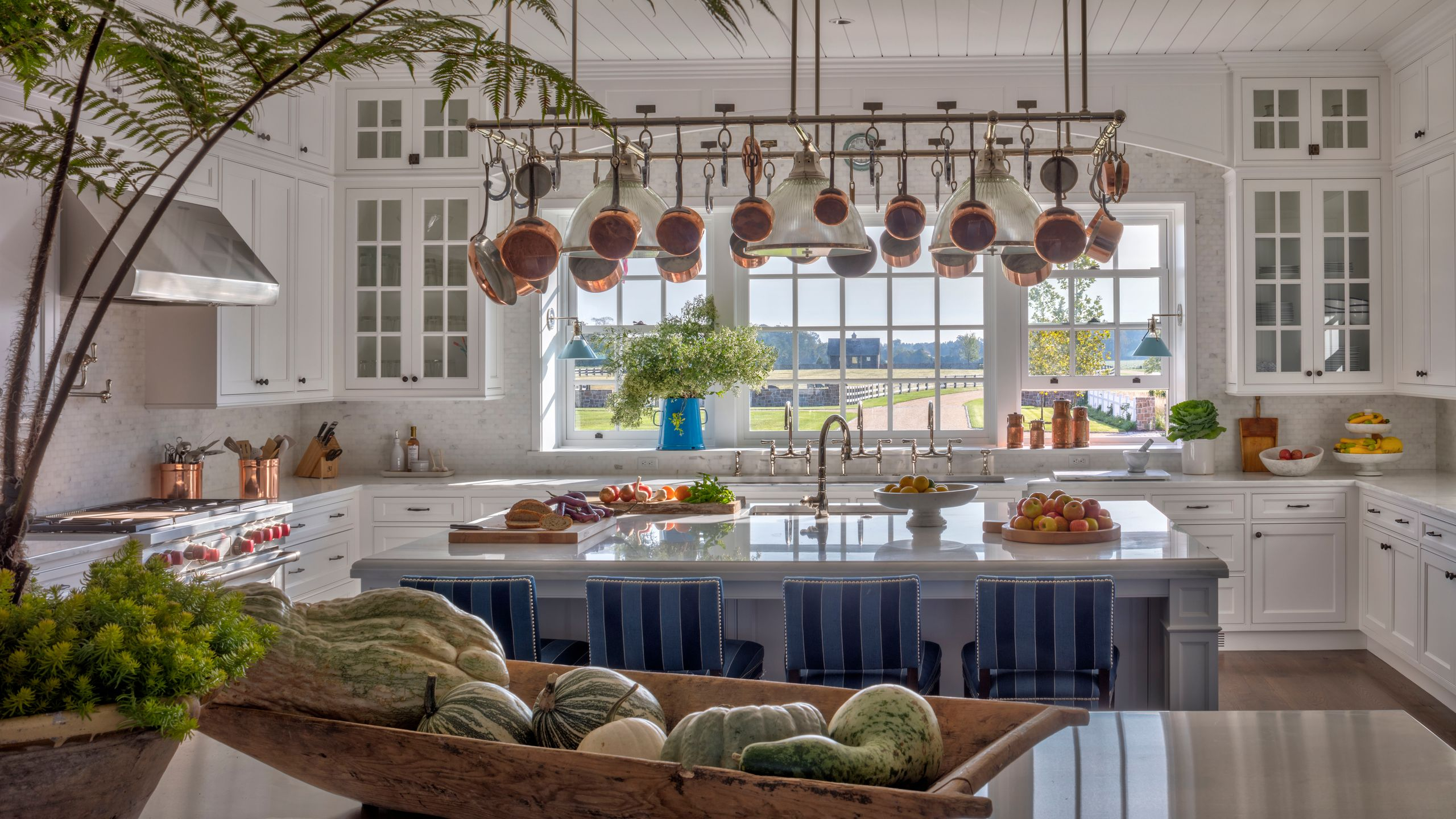 Tour 9 Chef’s Kitchens That Are Enviably Chic And Spacious ... for How To Pick Kitchen Design In Open Floor Plans